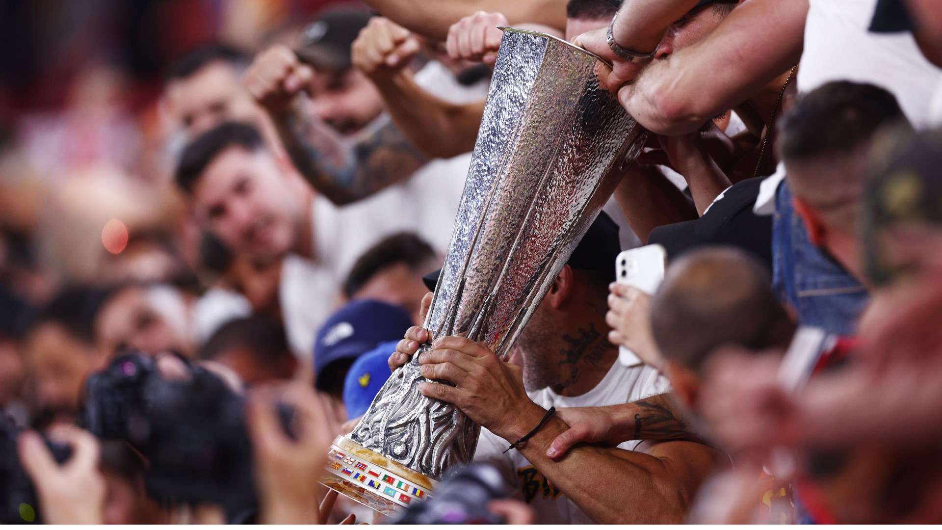 探寻欧洲杯历史经典战役回顾铭刻足球传奇瞬间的精彩旅程